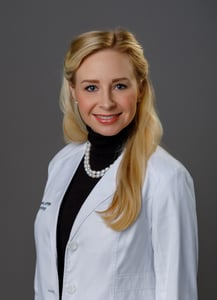 ASHLEY SUMMERS HEADSHOT